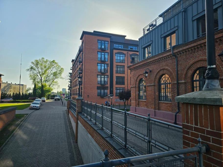Przy Loftach U Scheiblera Parking Podziemny, Sniadaniownia Lodz (Lodz)