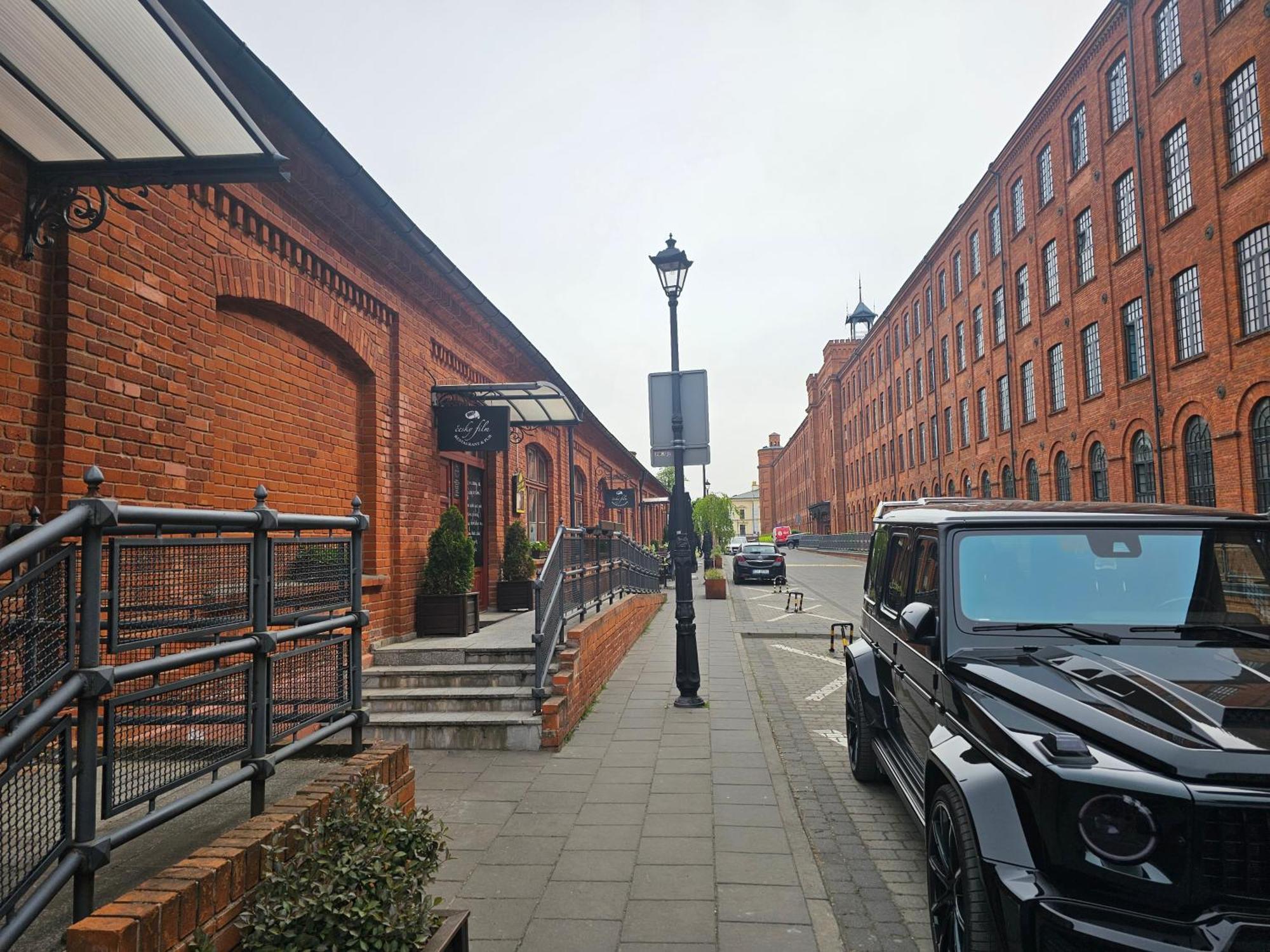 Apartment Przy Loftach U Scheiblera Parking Podziemny, Sniadaniownia
